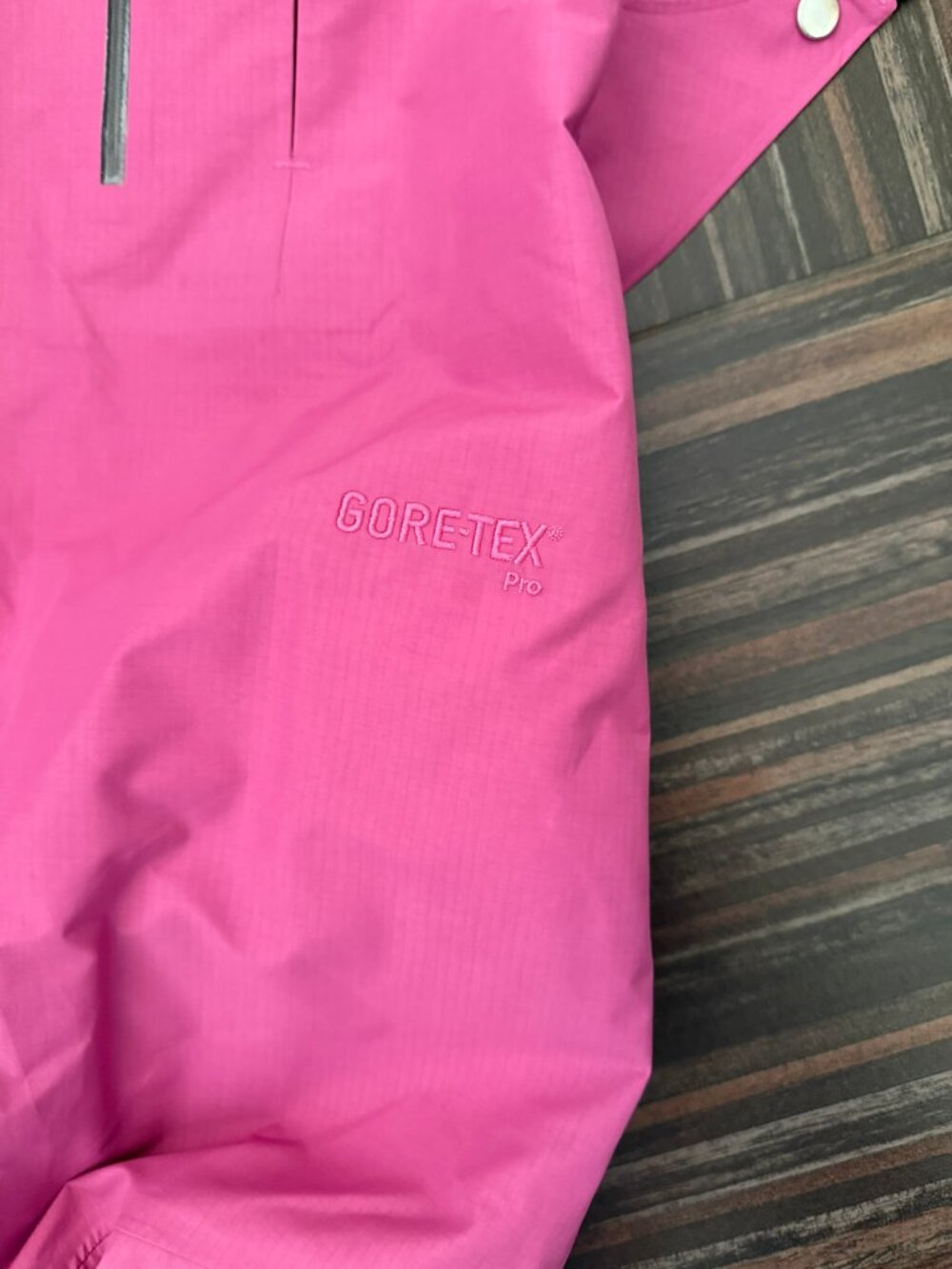 Patagonia Women’s GORE‑TEX Pro Snow Bibs – Bright Pink - Picture 2 of 5